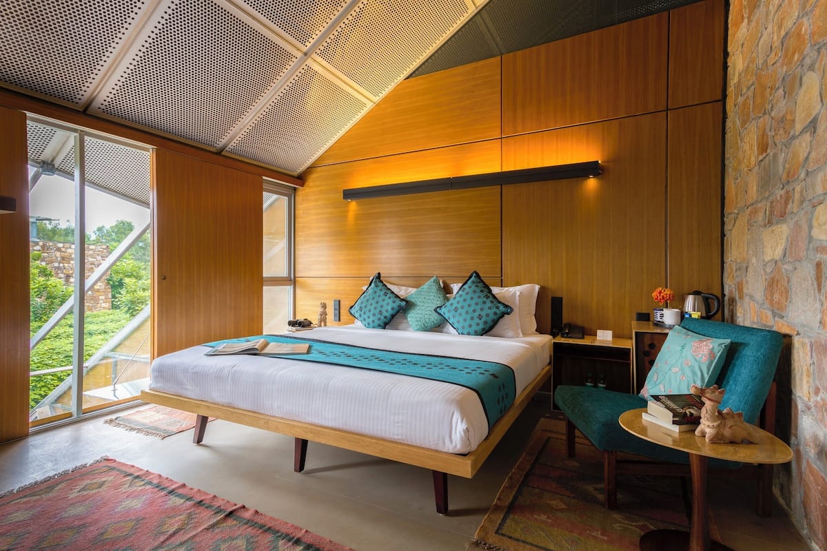 Chambre VIP | Minibar, coffres-forts dans les chambres, bureau, rideaux occultants