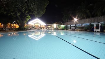 Outdoor pool, free pool cabanas, pool umbrellas