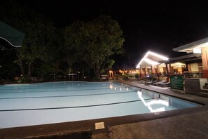 Kolam renang terbuka