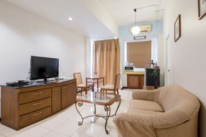 Suite | Safe på rommet, skrivebord, wi-fi (inkludert) og sengetøy