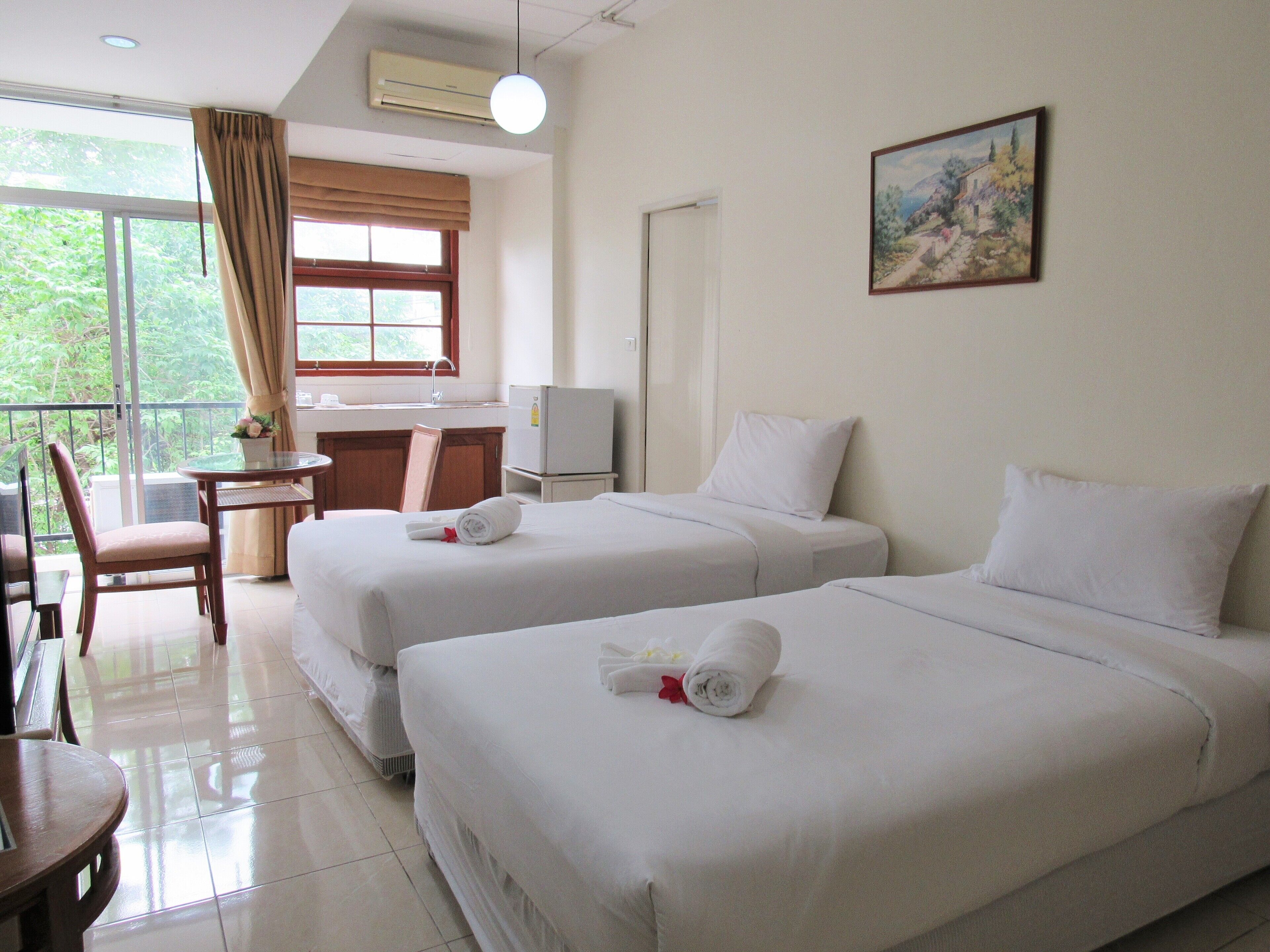 Family Suite | In-room safe, desk, free WiFi, bed sheets