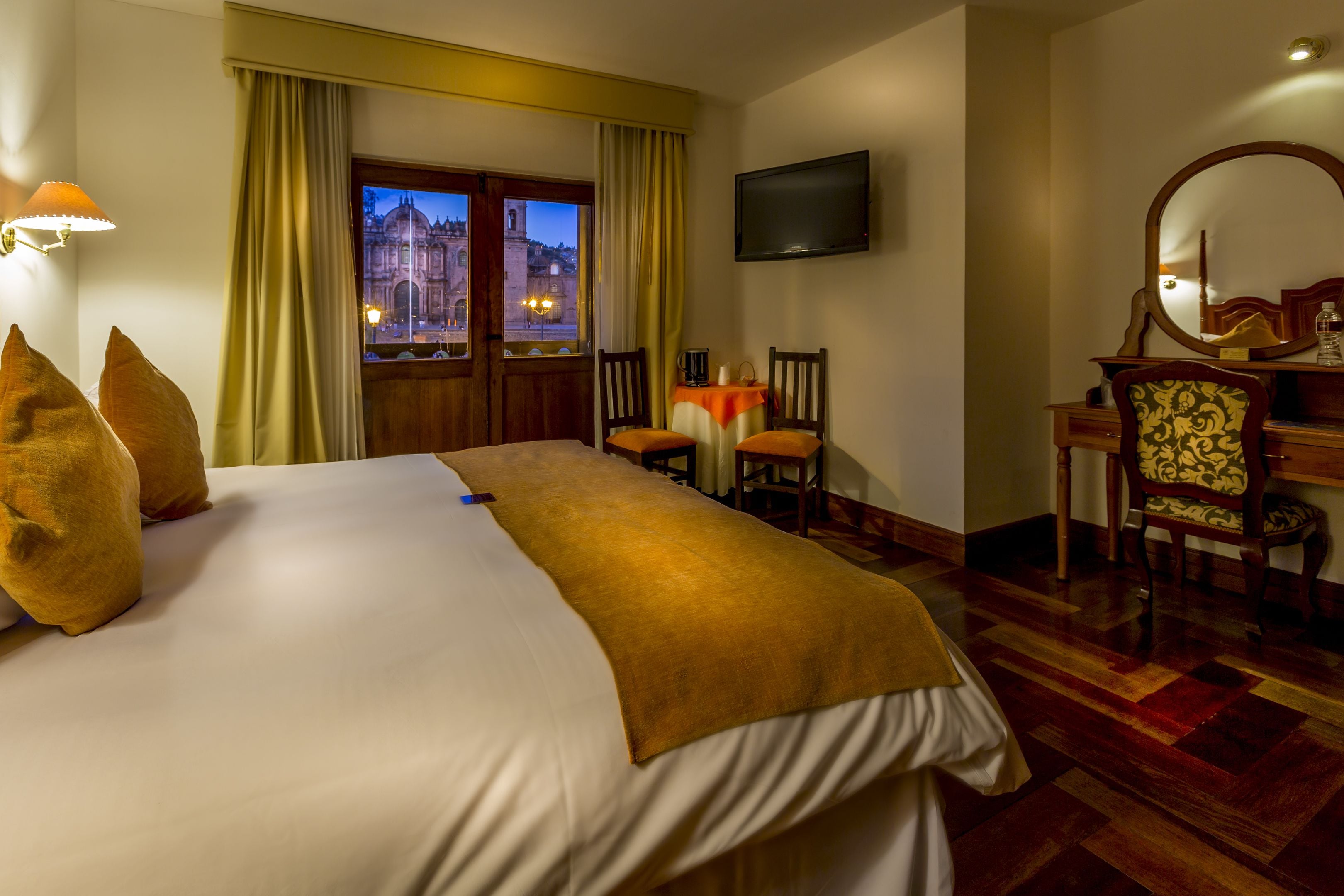 Photo - Katari Plaza Cusco El Virrey