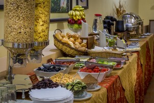 Tägliches inbegriffenes kontinentales Frühstück