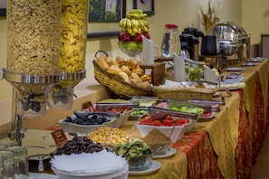 Free daily continental breakfast