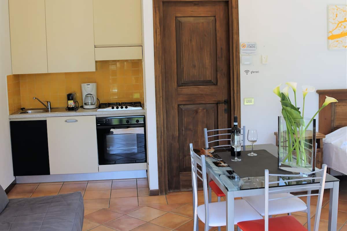 Studio, Lake View | Private kitchen