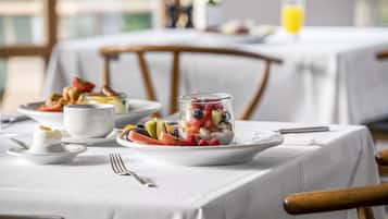 Free daily buffet breakfast