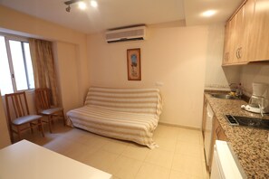 Leilighet, 1 soverom (4 personas) | Strykejern/-brett og barnesenger (inkludert)