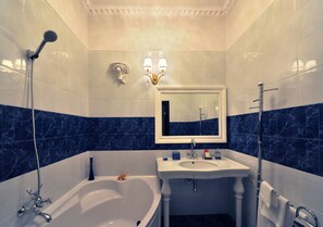 Design Suite, Terrace | Bathroom | Designer toiletries, hair dryer, towels - Queen Valery (Odesa)
