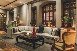 Interior detail - Hotel Victoria (Cuenca)