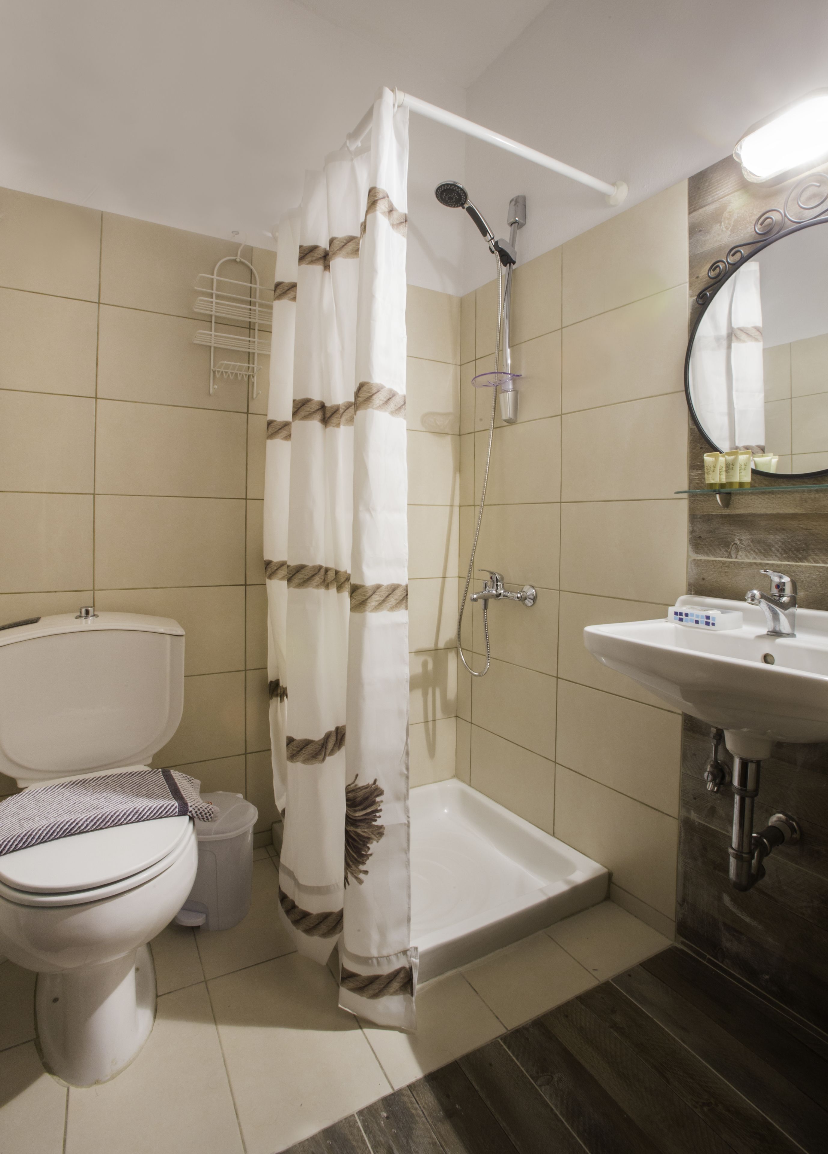 Doppia Tradizionale | Bagno | Doccia, set di cortesia gratuito, asciugacapelli, accappatoio