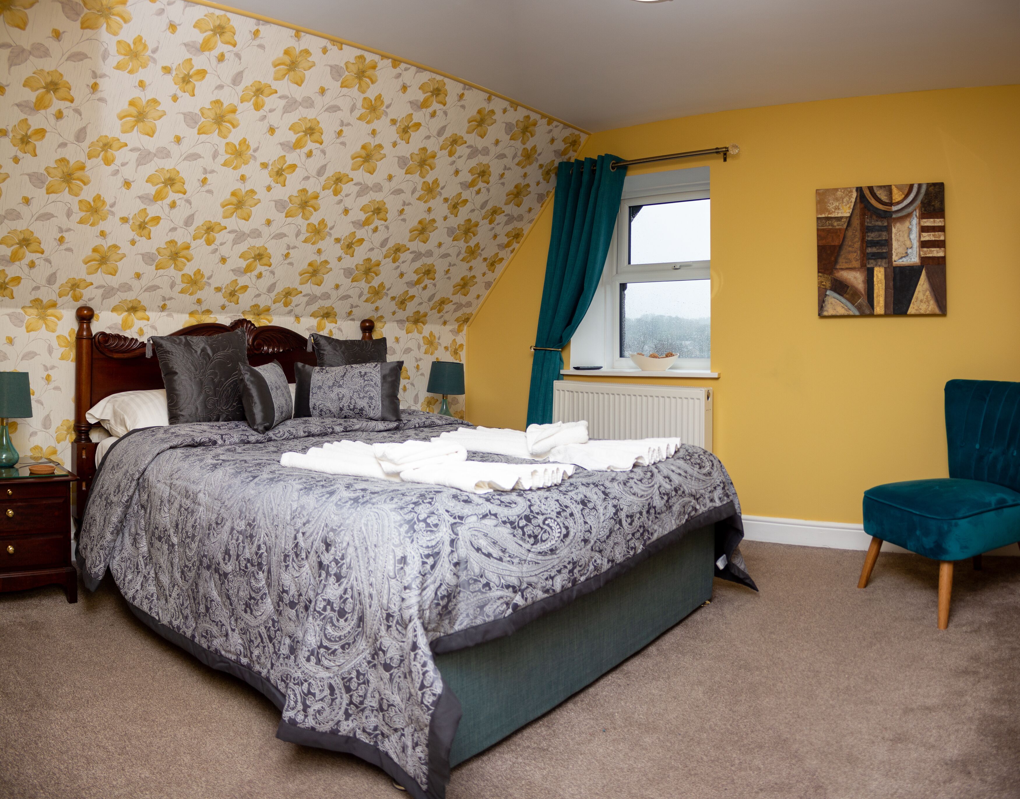 Egyptian cotton sheets, premium bedding, Select Comfort beds, minibar