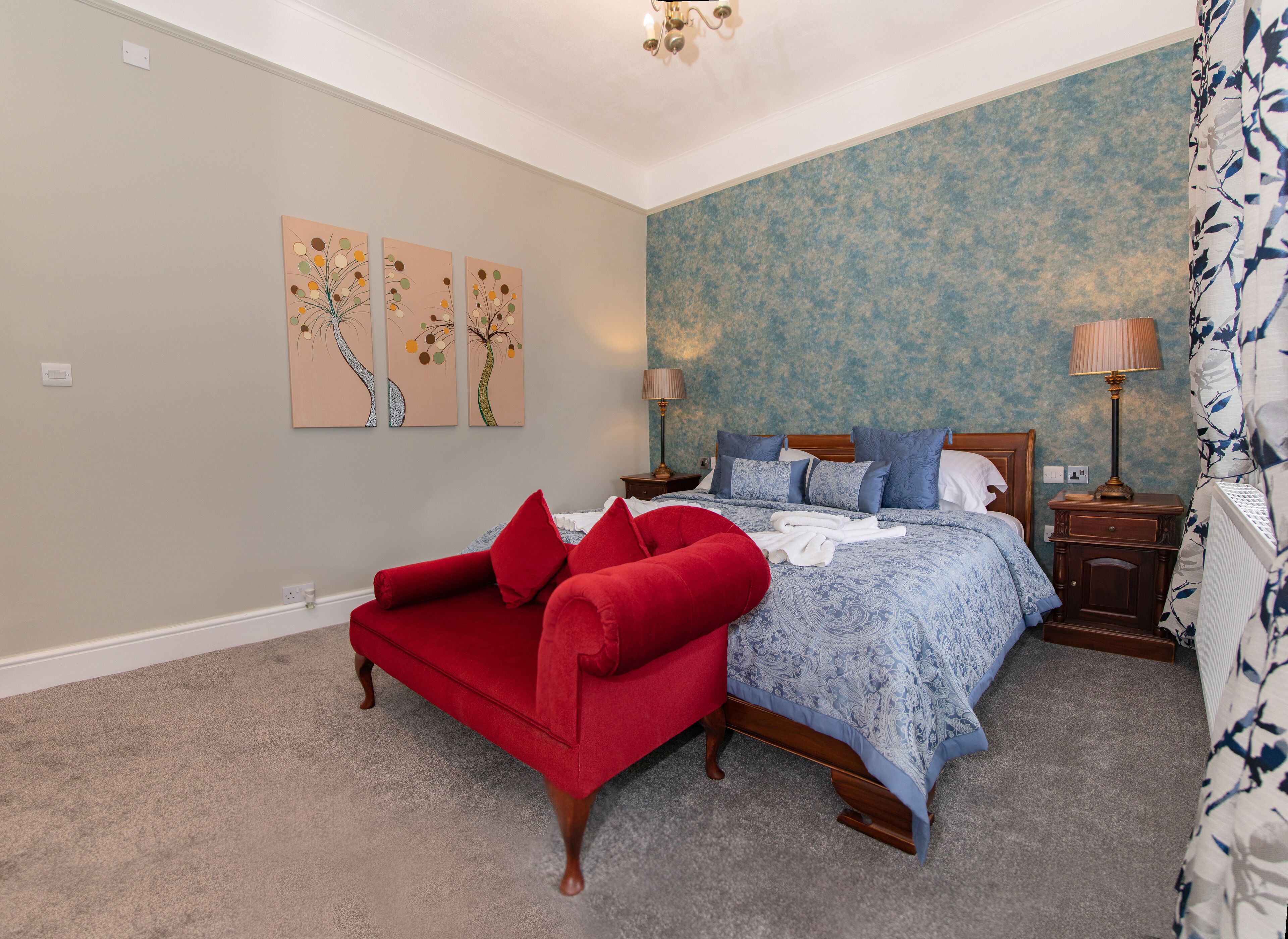 Egyptian cotton sheets, premium bedding, Select Comfort beds, minibar