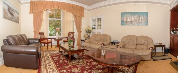 Executive lounge - Beaumont House with FREE off-site Health Club - Adults Only (Windermere)