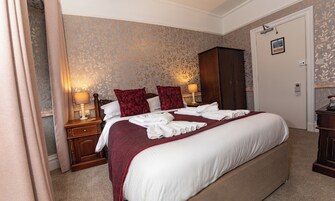 Business Double Room, Ensuite (Small) | Egyptian cotton sheets, premium bedding, Select Comfort beds, minibar