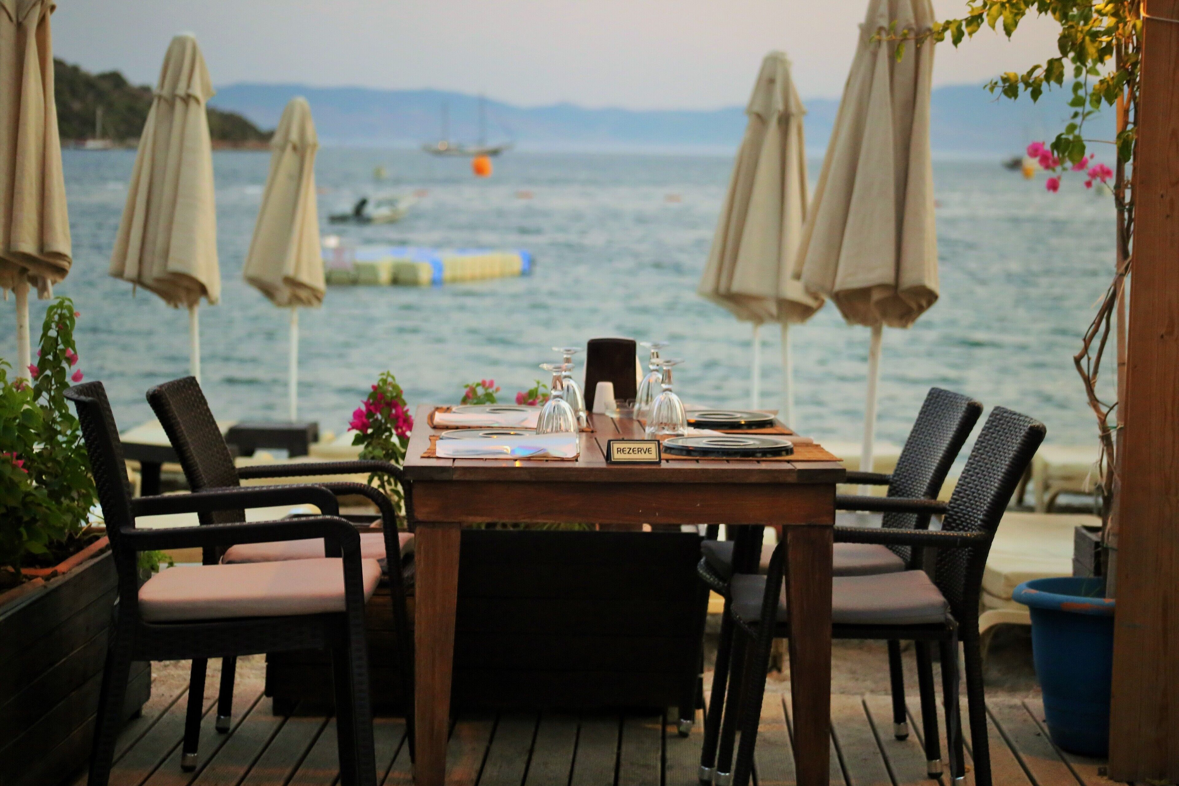 Petit déjeuner, déjeuner et dîner servis sur place
