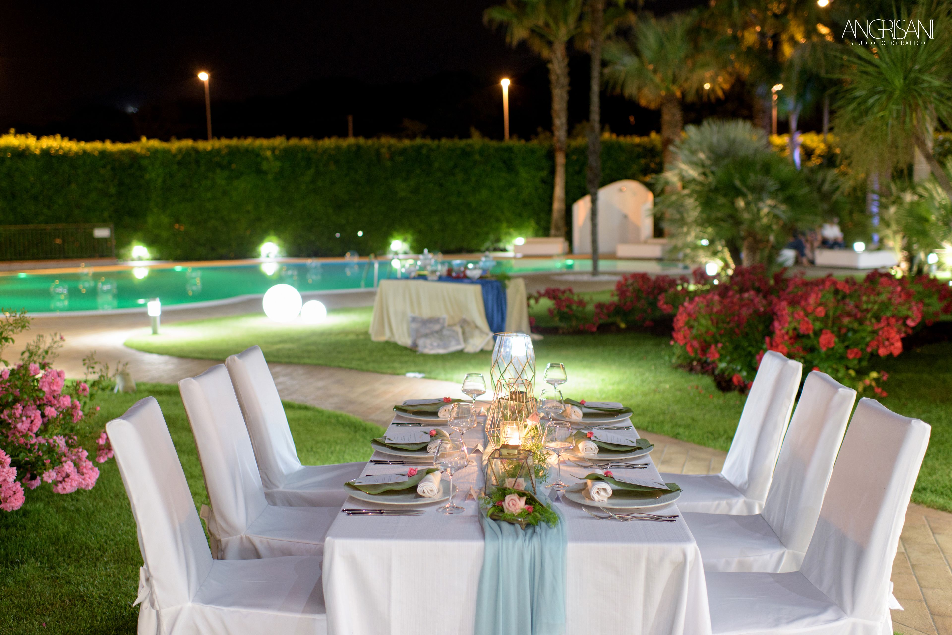 2 restaurants, breakfast, lunch, dinner served; local cuisine