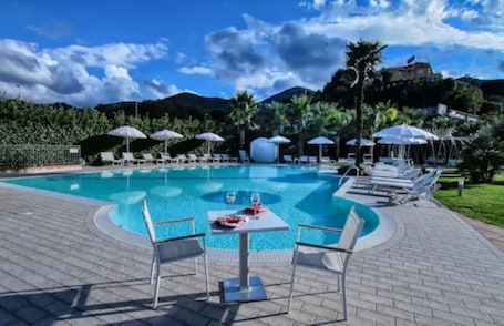 Seasonal outdoor pool, open 9:00 AM to 6:00 PM, pool umbrellas. San Severino Park Hotel & SPA