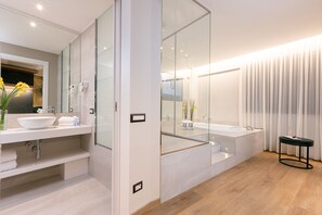 Junior Suite, 1 Queen Bed, Non Smoking | Bathroom