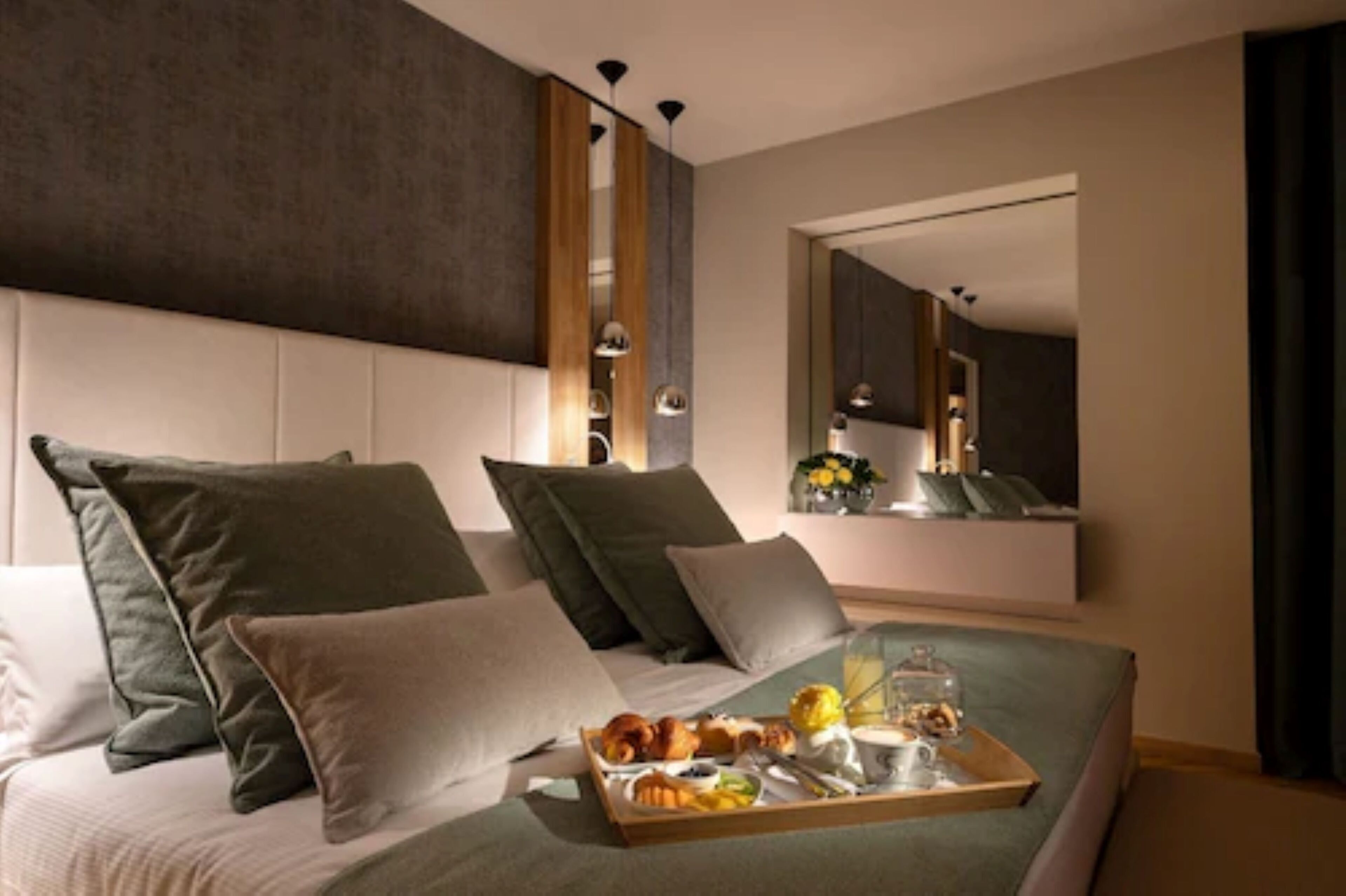 华丽客房, 1 张大床, 无烟房 | 高档床上用品、羽绒被、迷你吧、客房内保险箱