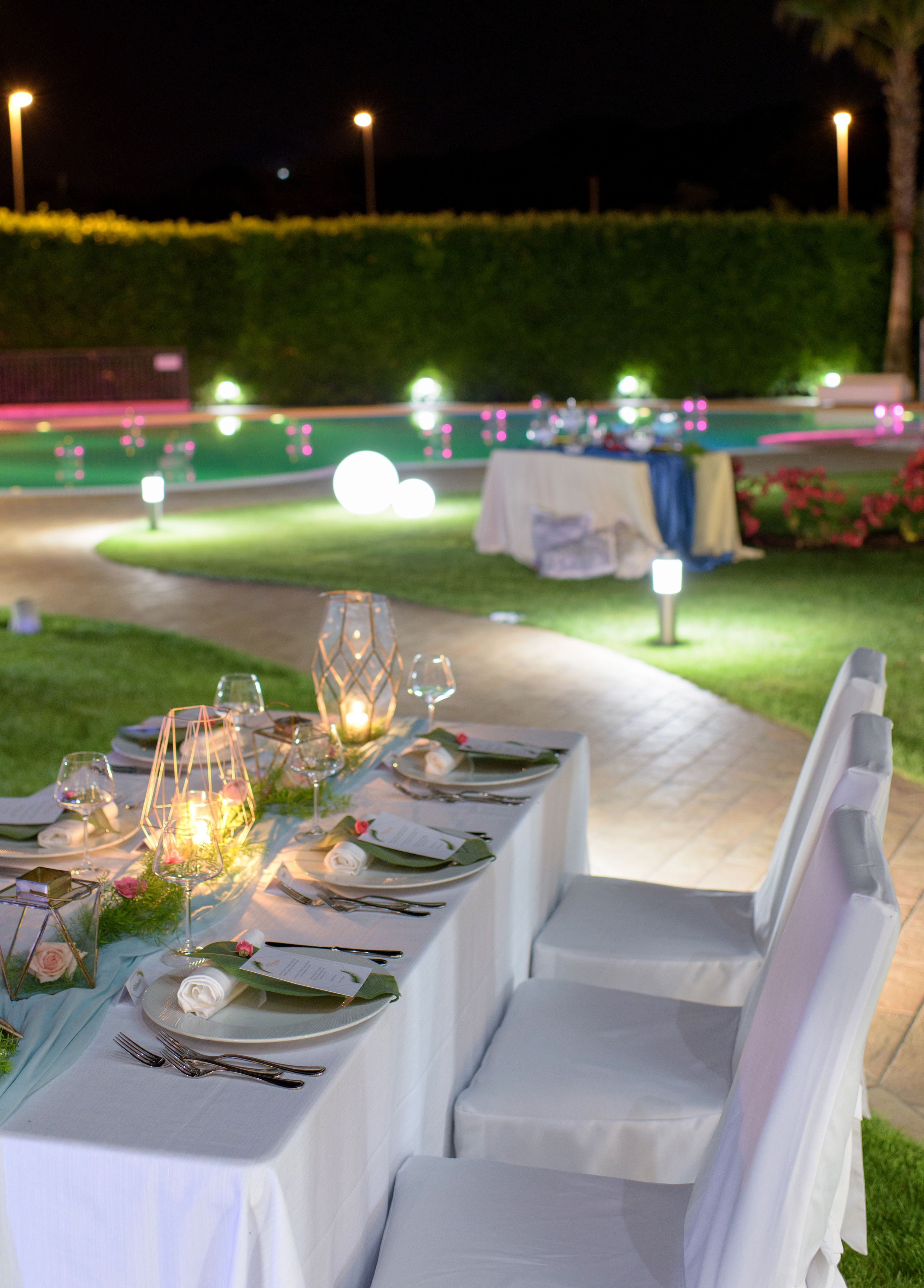 2 restaurants, breakfast, lunch, dinner served; local cuisine