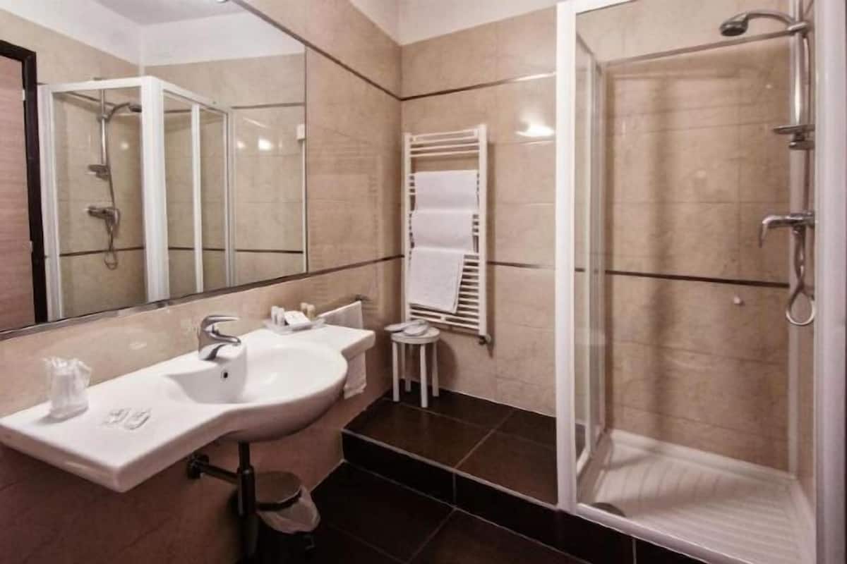 Banheiro | Produtos de toalete grátis, secador de cabelo, chinelos, bidê