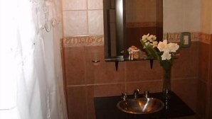 Bathroom sink - Bombal Suites (Mendoza)