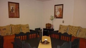 29-inch LCD TV with satellite channels, TV - Bombal Suites (Mendoza)