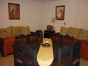 29-inch LCD TV with satellite channels, TV - Bombal Suites (Mendoza)