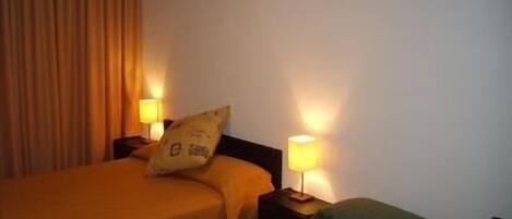 Ameublement personnalisé, bureau, Internet gratuit par câble