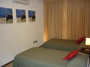 Individually furnished, desk, free wired Internet - Bombal Suites (Mendoza)