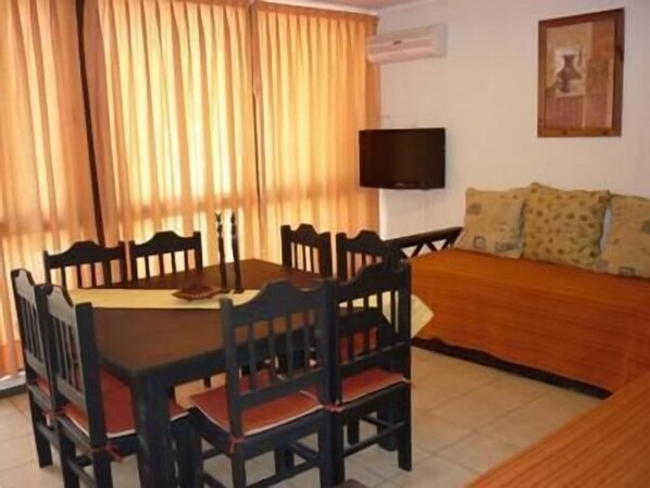 29-inch LCD TV with satellite channels, TV - Bombal Suites (Mendoza)