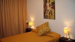 Desk, individually furnished - Bombal Suites (Mendoza)