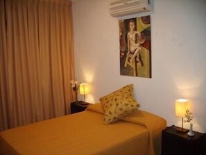 Individually furnished, desk, free wired internet - Bombal Suites (Mendoza)