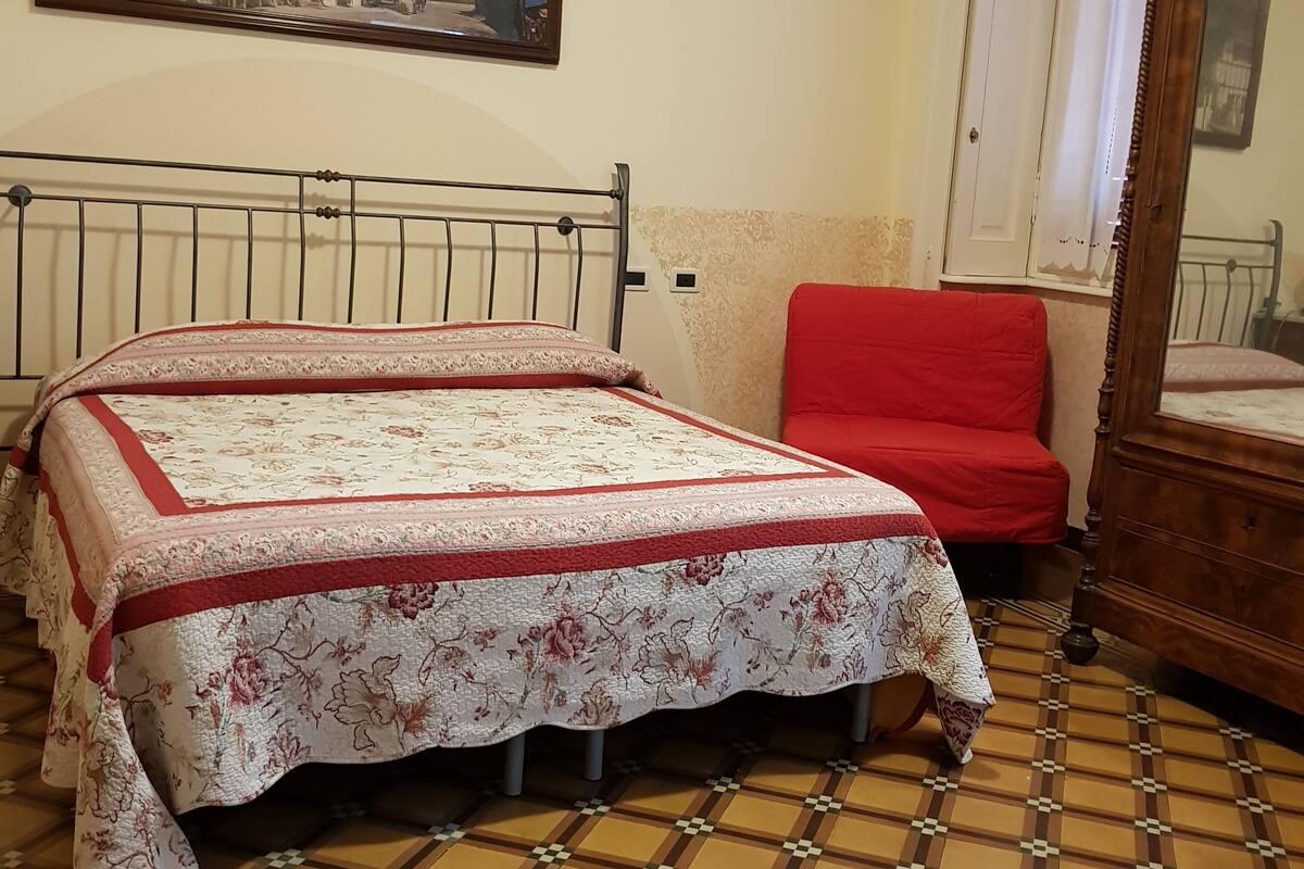 Chambre double ou avec lits jumeaux | Coffre-fort, bureau, lit de bébé (supplément)