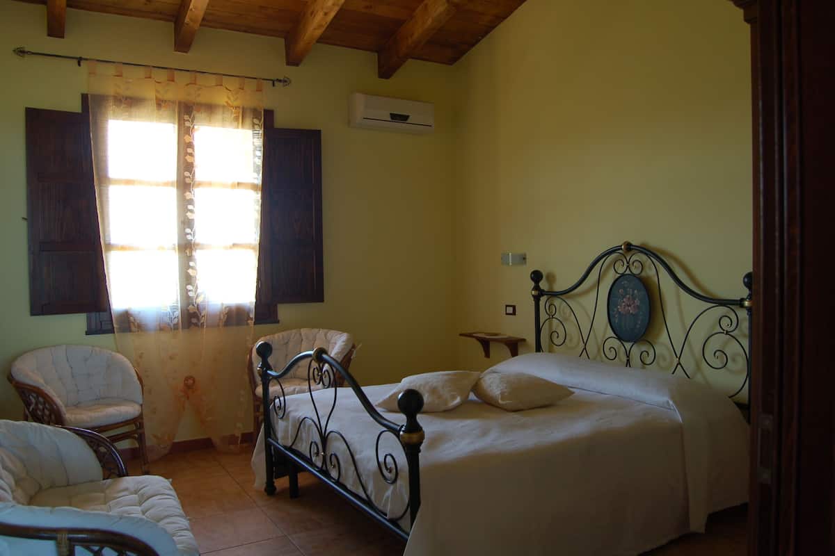 Standard Triple Room, Garden View | Down comforters, desk, blackout drapes, cribs/infant beds
