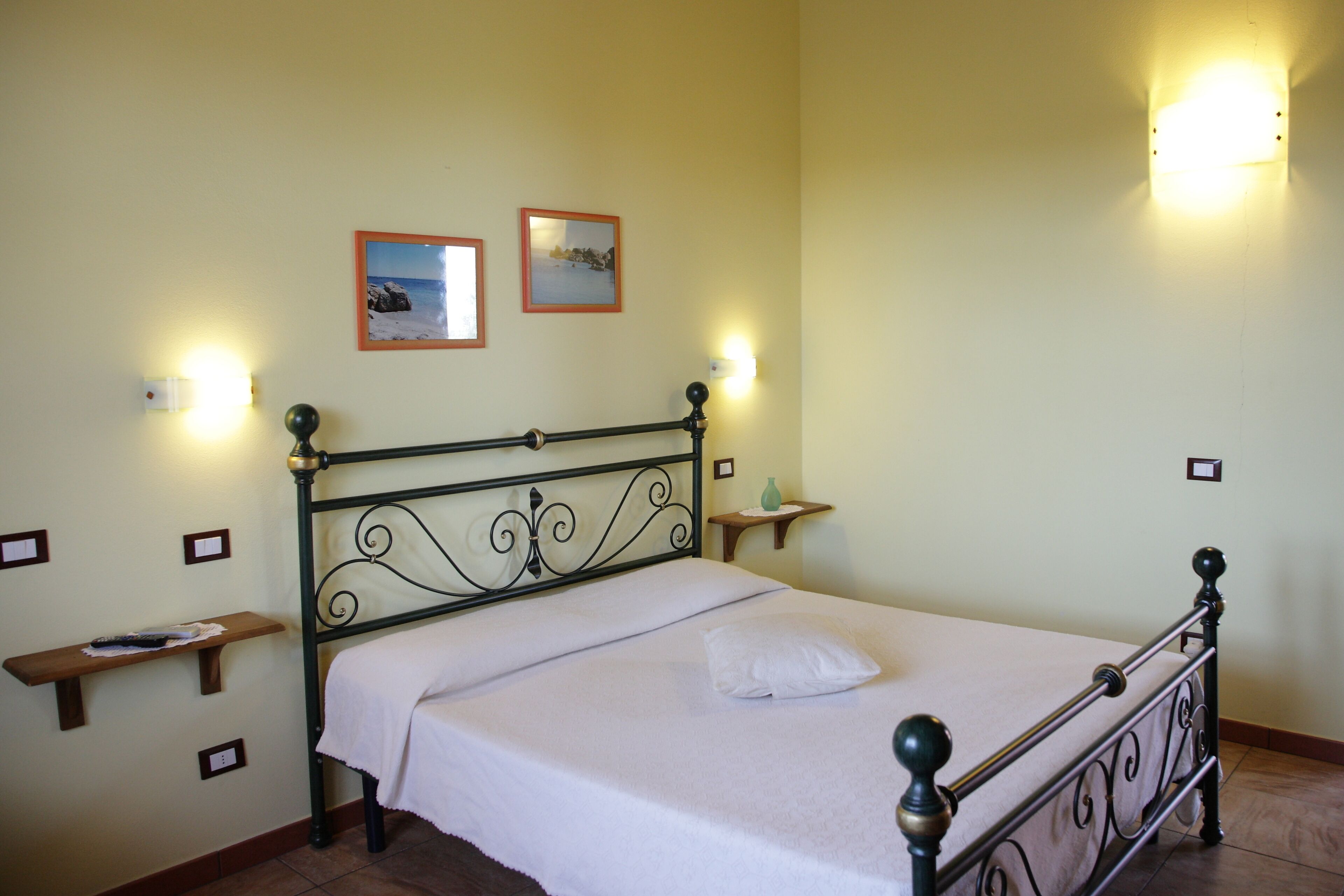 Standard-Doppelzimmer, Gartenblick | Daunenbettdecken, Schreibtisch, Verdunkelungsvorhänge, Babybetten