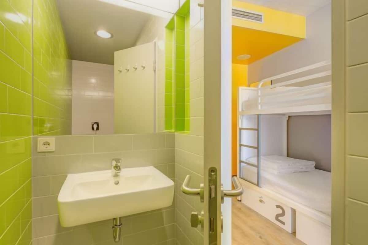 Banheiro | Chuveiro, produtos de toalete biodegradáveis, toalhas de banho