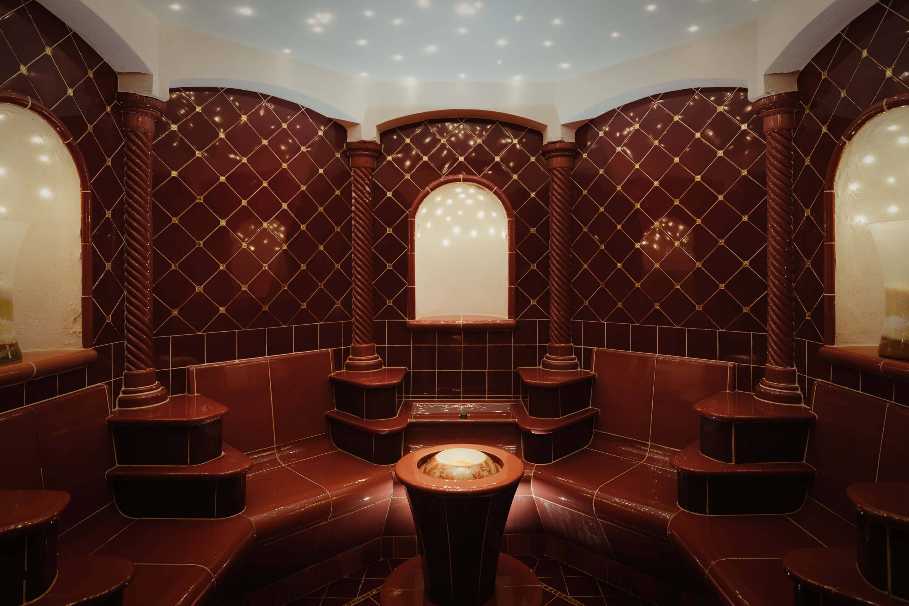 Sauna, hot tub, Turkish bath/hammam, body treatments, mud baths