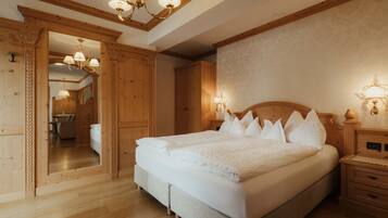 Junior Suite | Minibar, in-room safe, desk, free WiFi