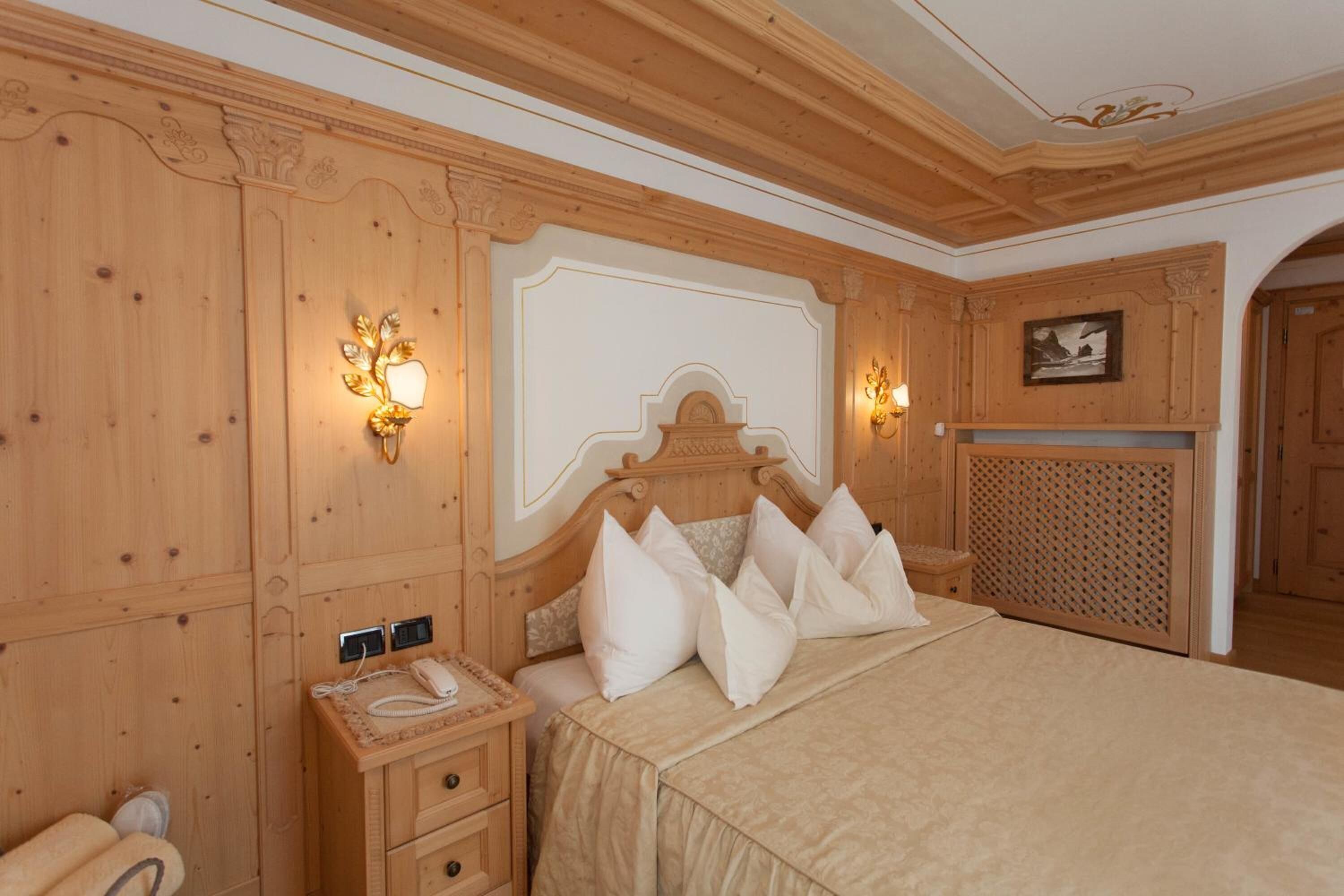 minibar, in-room safe, desk, free wifi