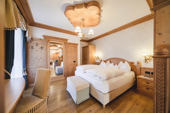 Suite Junior | Minibar, coffres-forts dans les chambres, bureau, Wi-Fi gratuit