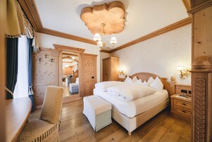 Junior Suite | Minibar, in-room safe, desk, free WiFi