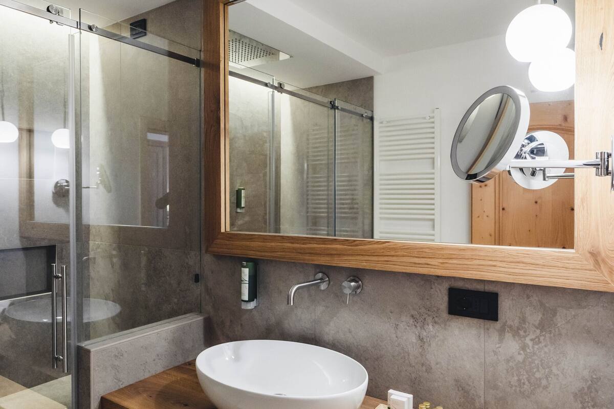 junior suite | bathroom | shower, free toiletries, hair dryer, bathrobes