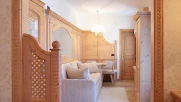 Minibar, Zimmersafe, Schreibtisch, kostenloses WLAN