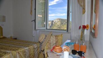 Classic Twin Room | Room service - dining