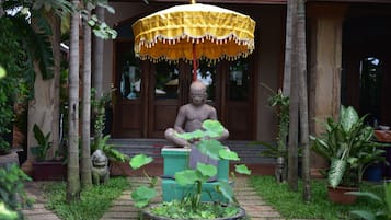 تفاصيل الفندق من الخارج