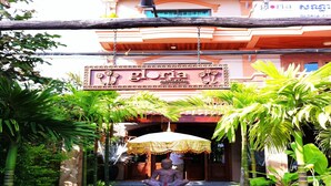 Front of property - Gloria Angkor Hotel (Siem Reap)