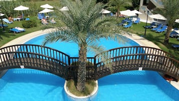 2 piscinas al aire libre