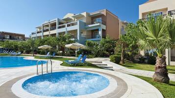 2 piscine all'aperto