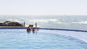 2 piscinas al aire libre, sombrillas, tumbonas